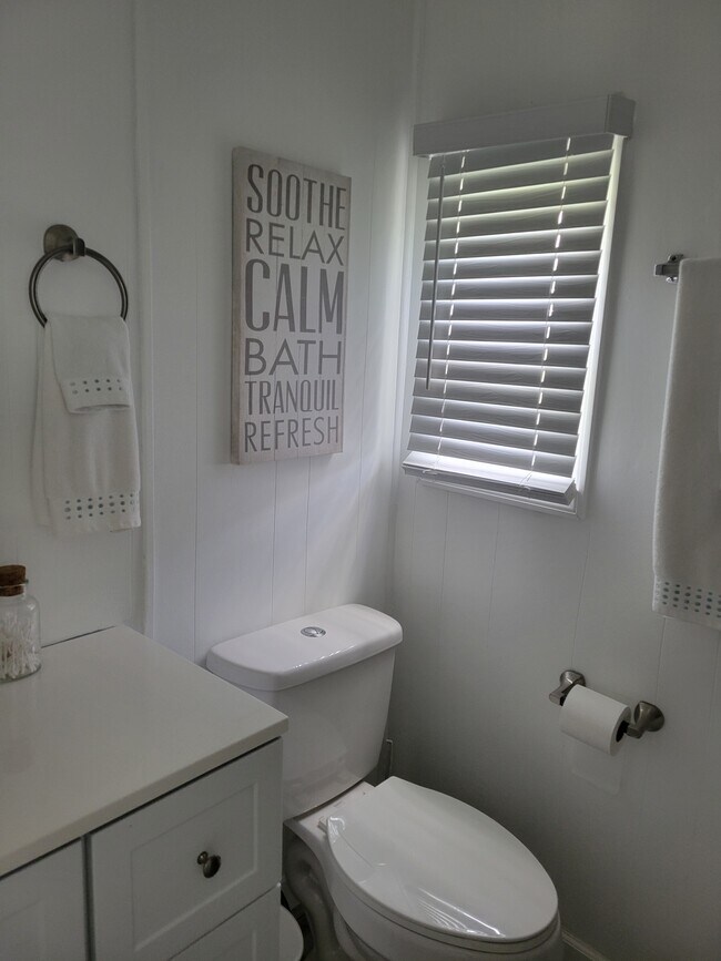 Building Photo - 6450 Floral Ct