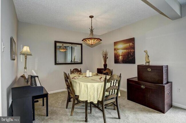 Building Photo - 7401 Westlake Terrace