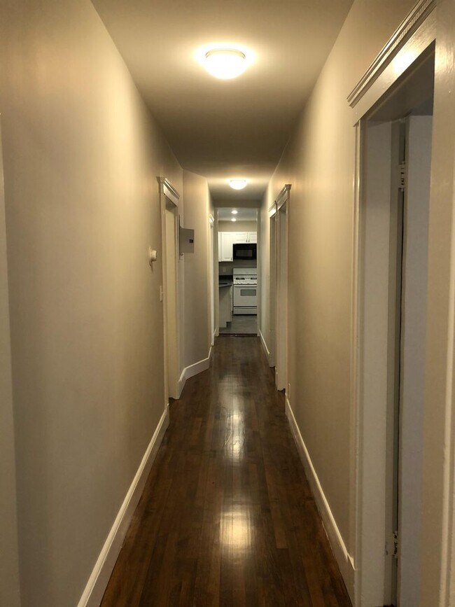 Building Photo - Avl 6/1 - Porter Sq 3.5BR, hot water inc, updated kitchen!