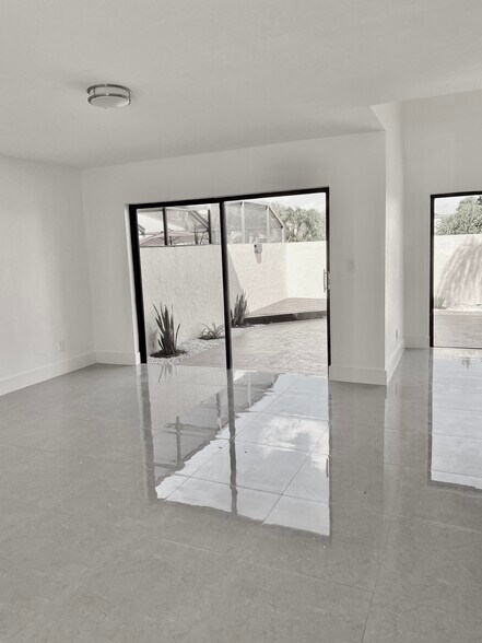 Building Photo - 8947 SW 149th Pl