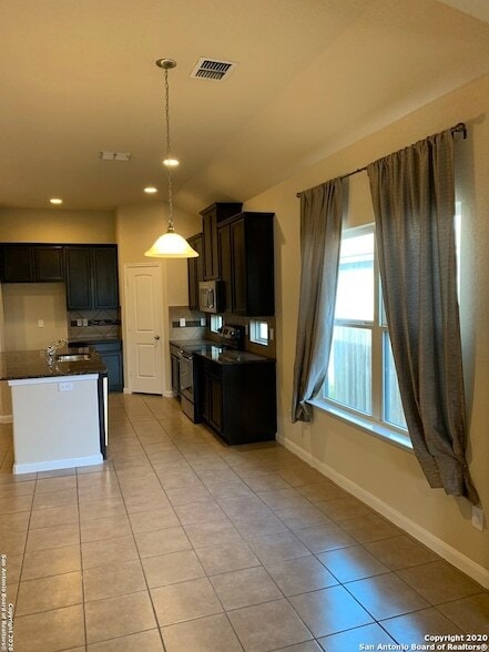 Building Photo - 8418 Meadow Plains