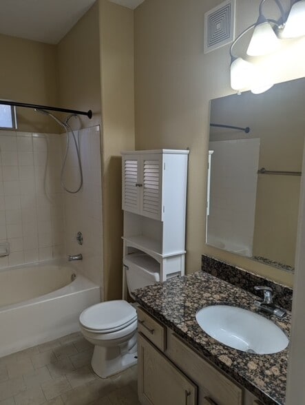 Master bath - 4644 N 22nd St