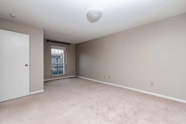 Main Bedroom (Upper Level) - 4329 Chateau de Ville Dr