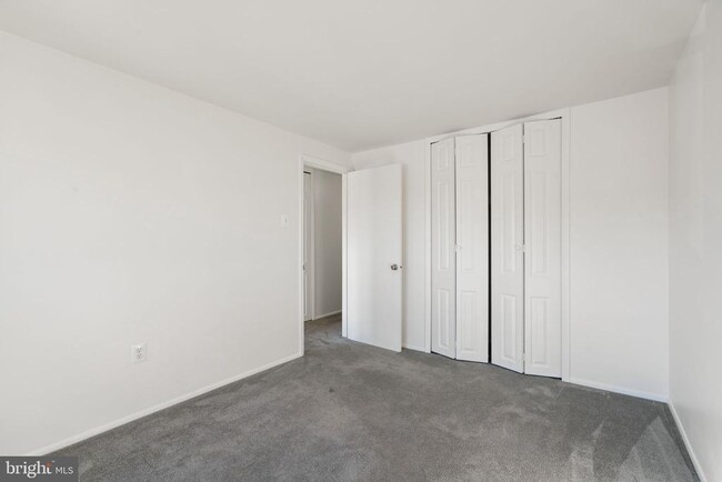 Building Photo - 30 Carolina Ct