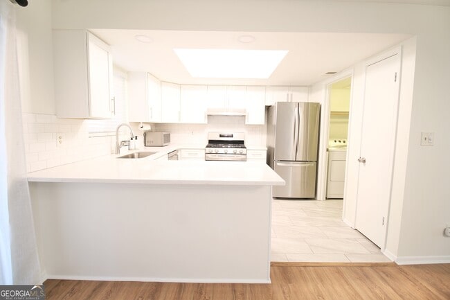 Building Photo - 34 Little Silver Ct