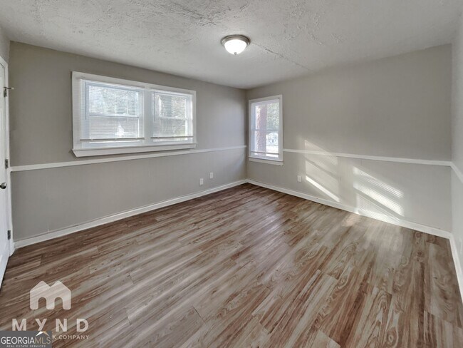 Building Photo - 1825 Oakmont Dr NW