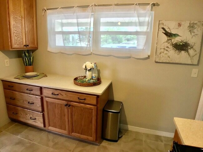 Building Photo - Charming 3/2 home in South Tampa