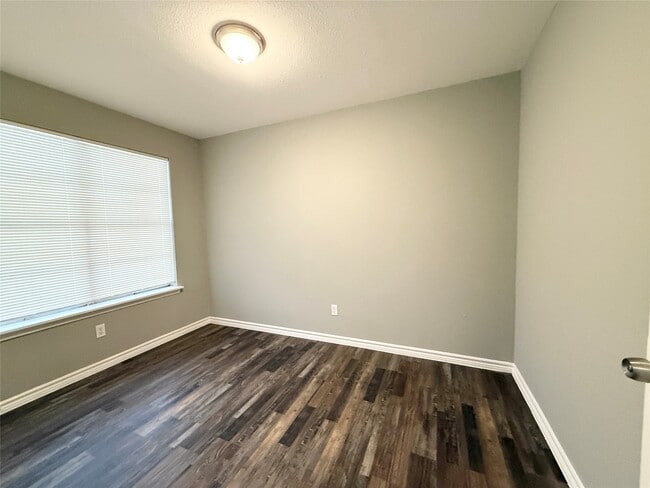 Building Photo - 3643 N MacGregor Way