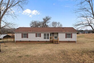 Building Photo - Charming 3-Bedroom Home on Spacious 2.64-Acre Lot in Graham, NC