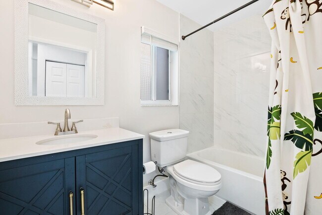 Building Photo - 4498 Dogwood Cir