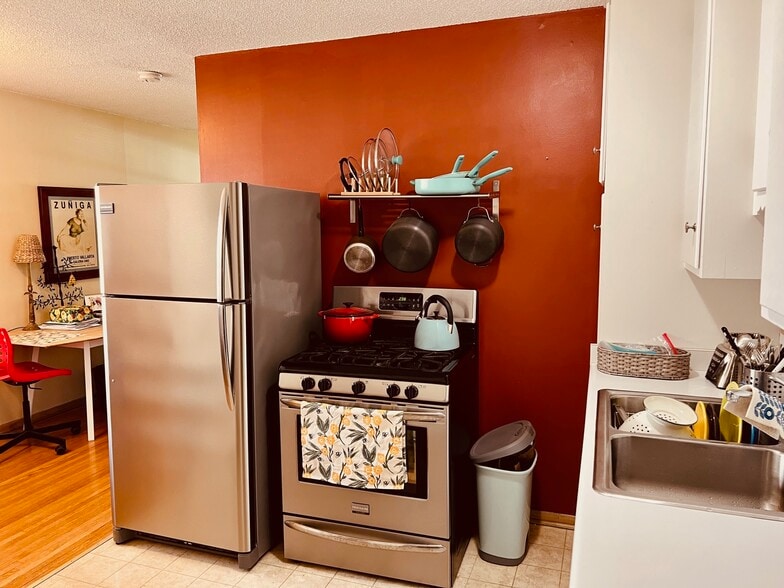 Building Photo - 4328 York Ave S