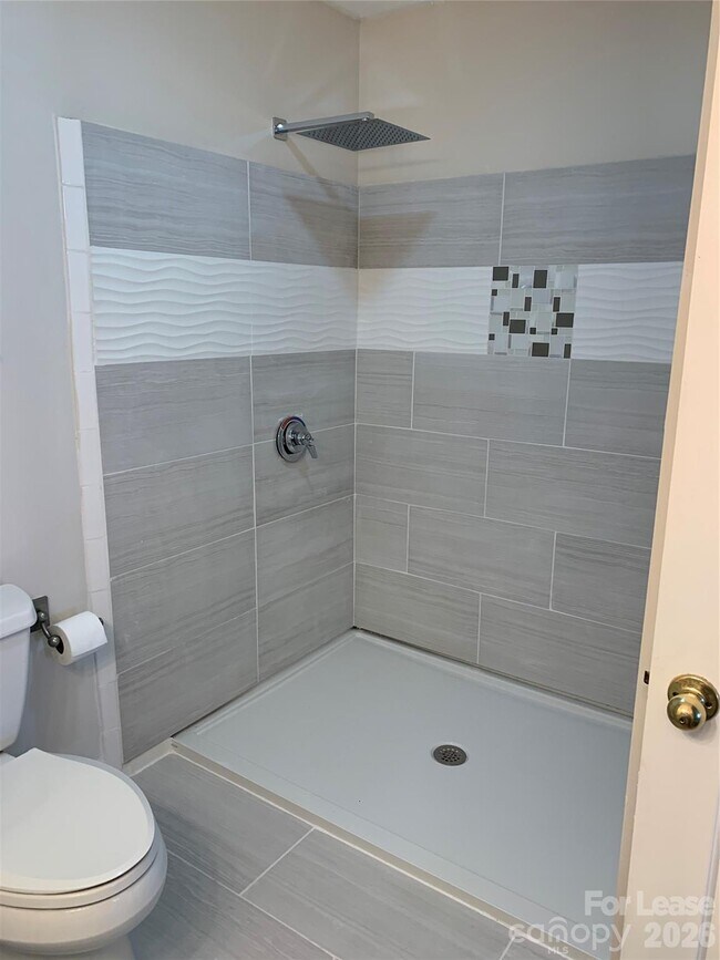 Building Photo - 912 Southwest Dr