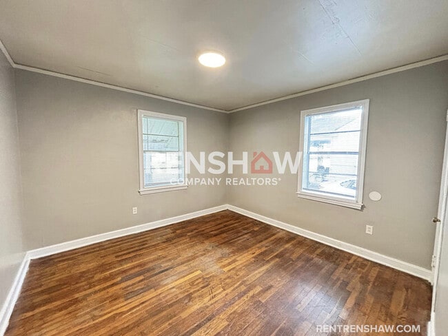 Building Photo - 1580 Hugenot St