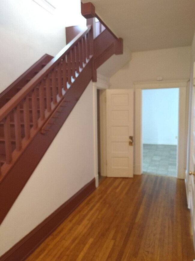 Building Photo - 2228 Yew St