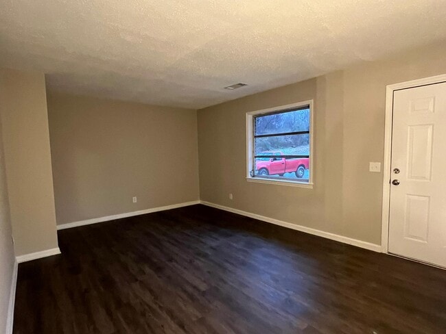 Building Photo - 1101 Enota Cir NE