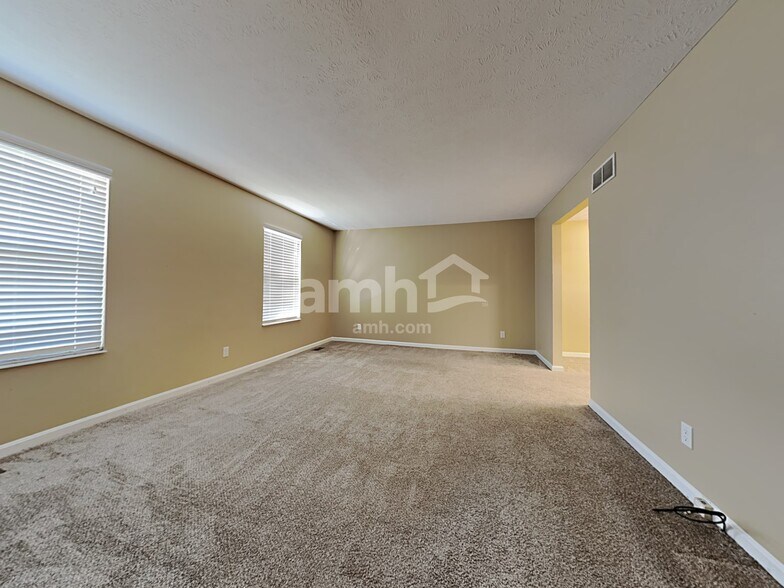 Building Photo - 618 Fox Chase Way