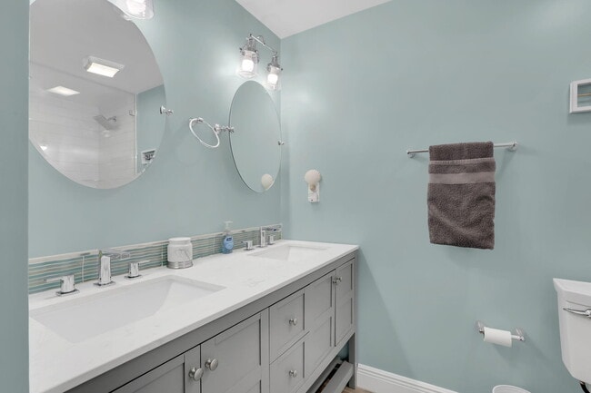 Building Photo - 320 S Ocean Blvd