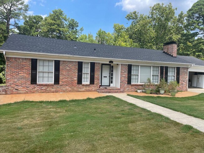 Primary Photo - 620 Dyer Cir