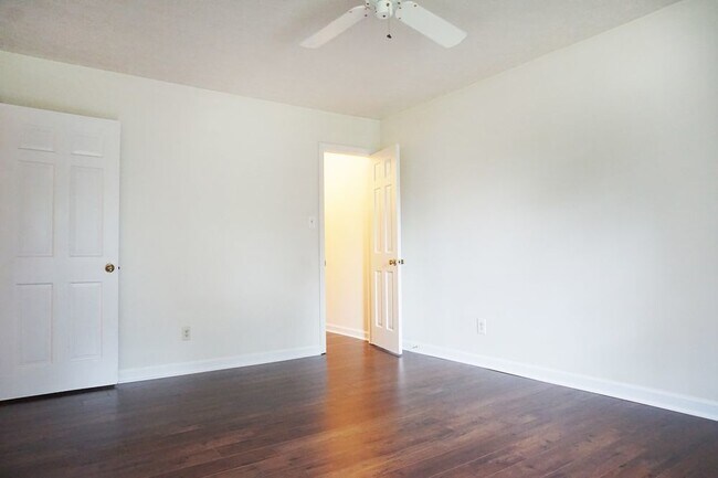 Building Photo - 318 Foxhall Ct