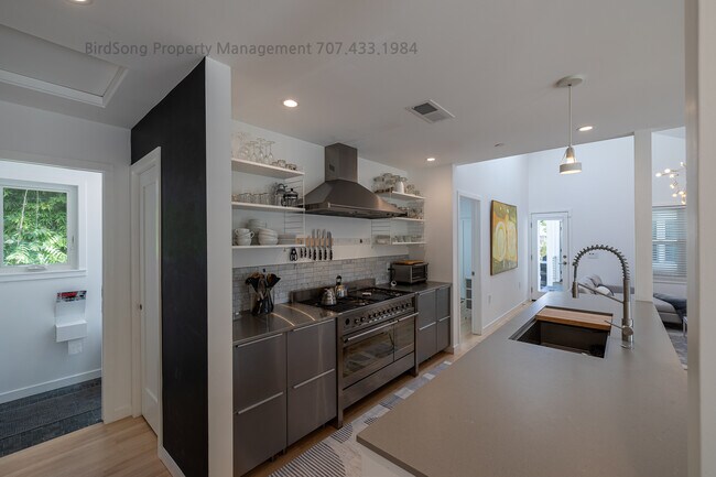 Building Photo - 13846 Village Ave