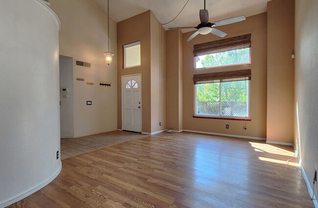 Building Photo - Great Two Story 3BD, 2.5BA Plus Bonus Room...