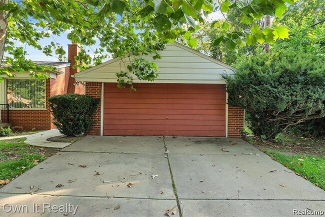 Building Photo - 20195 River Oaks Dr