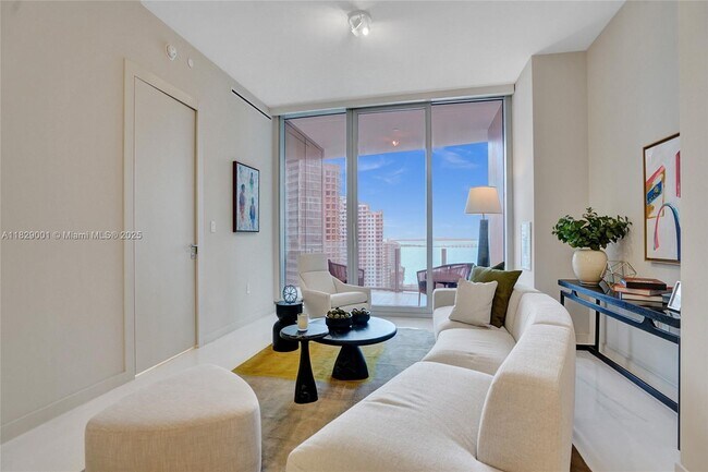 Primary Photo - 300 Biscayne Blvd Way