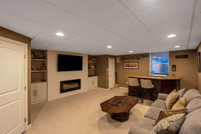 Building Photo - Beautiful 3 Bedroom Bridgeport Townhome!