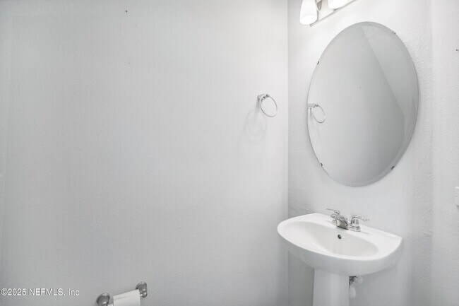 Building Photo - 260 Brandon Lks Dr