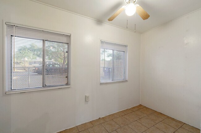 Building Photo - 3715 E Glenn St