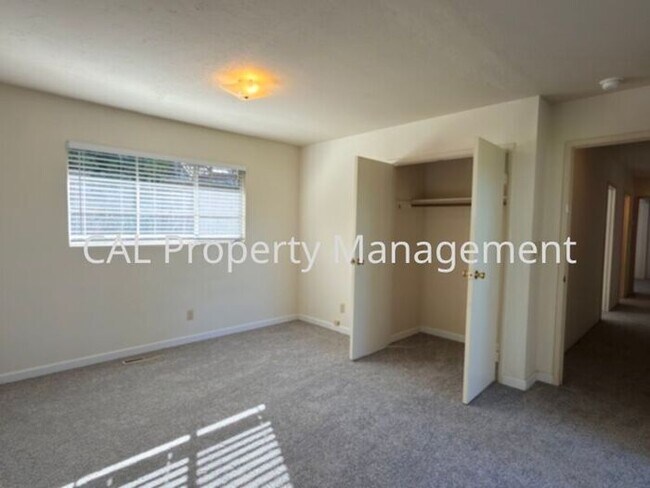 Building Photo - Beautiful 3-Bedroom Pebble Beach Home!