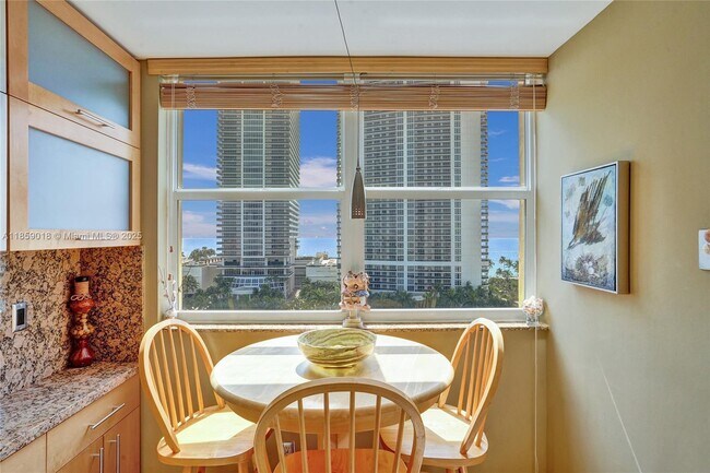 Building Photo - 1833 S Ocean Dr