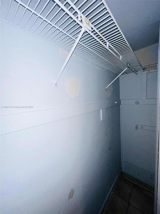 Building Photo - 330 SE 2nd St