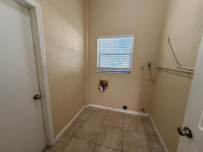 Building Photo - Spacious Open-Concept Home with Bonus Patio & Fenced Yard