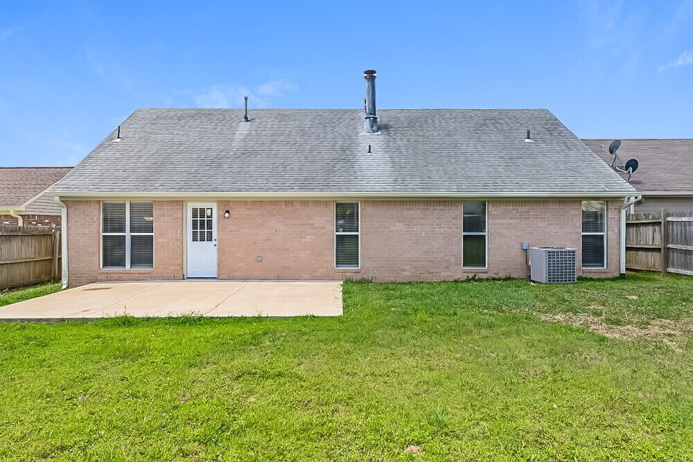 Building Photo - 6306 Magnolia Lakes Dr