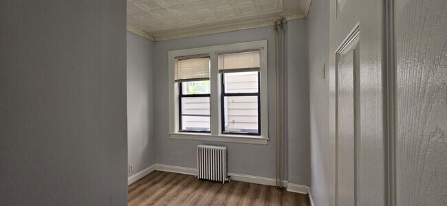 Building Photo - 233 Gordon St