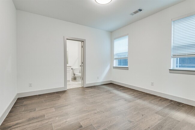 Building Photo - 2609 La Altura Ln