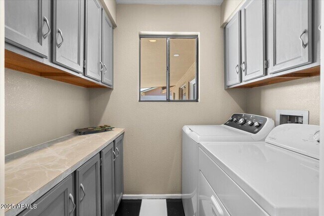 Building Photo - 1235 W 12th Pl