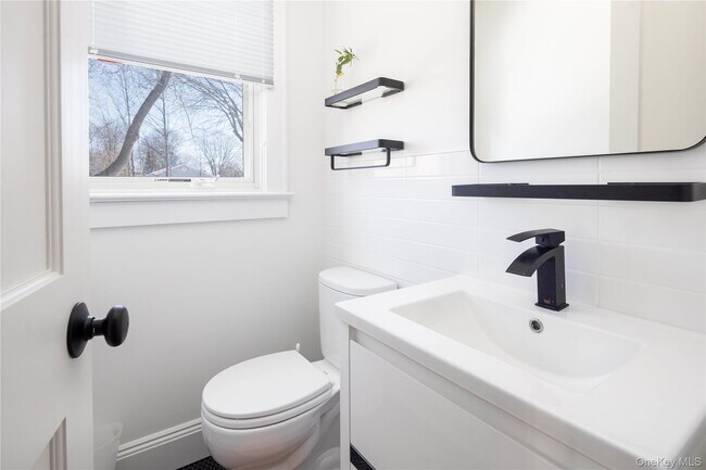 Building Photo - 446 6th St