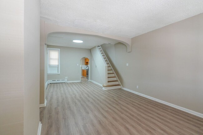Building Photo - 2109 S 67th St