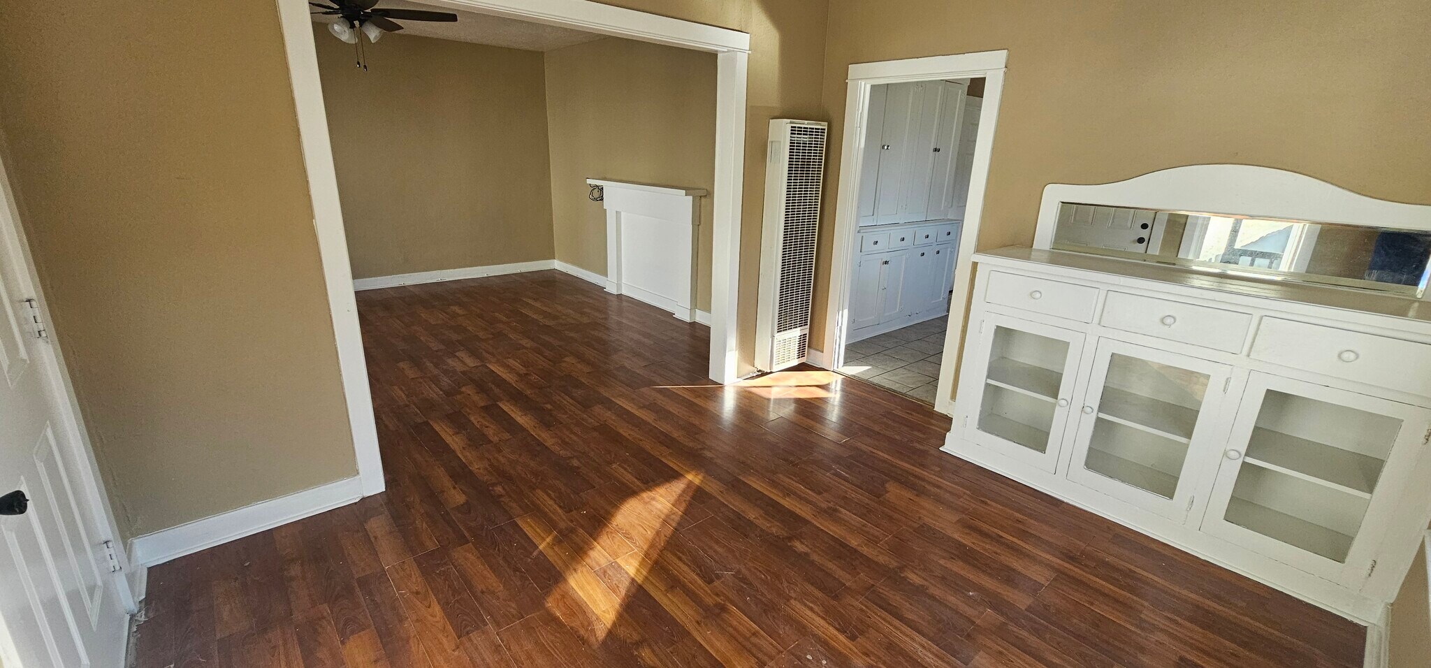 Building Photo - 522 W Florence Ave