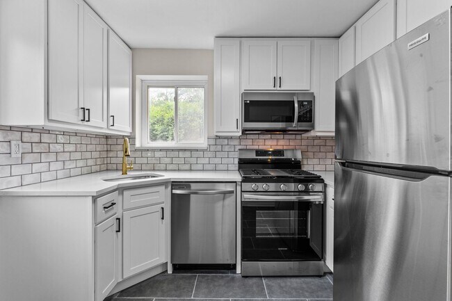 Building Photo - Charming University City Home in a Prime Location