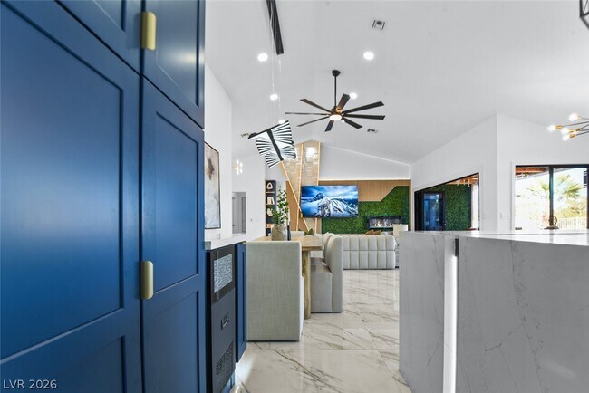 Building Photo - 2652 Golfside Dr