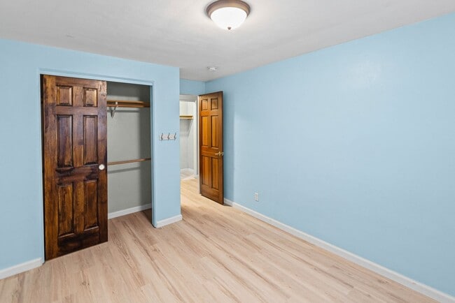 Building Photo - 113 E Apple St