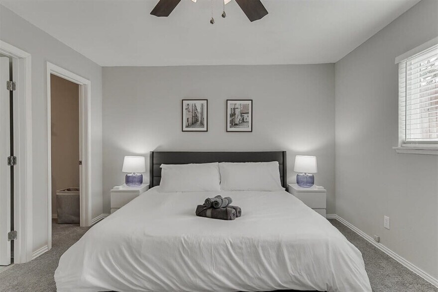 Building Photo - 2922 Clover Valley Dr