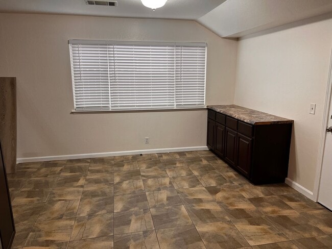 Building Photo - MARCH MOVE IN SPECIAL - $400 OFF First month's rent. Adorable single-story home that has been upd...