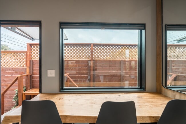 Building Photo - 3330 Nile St