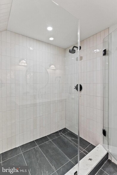 Building Photo - 2460 Ontario Rd NW