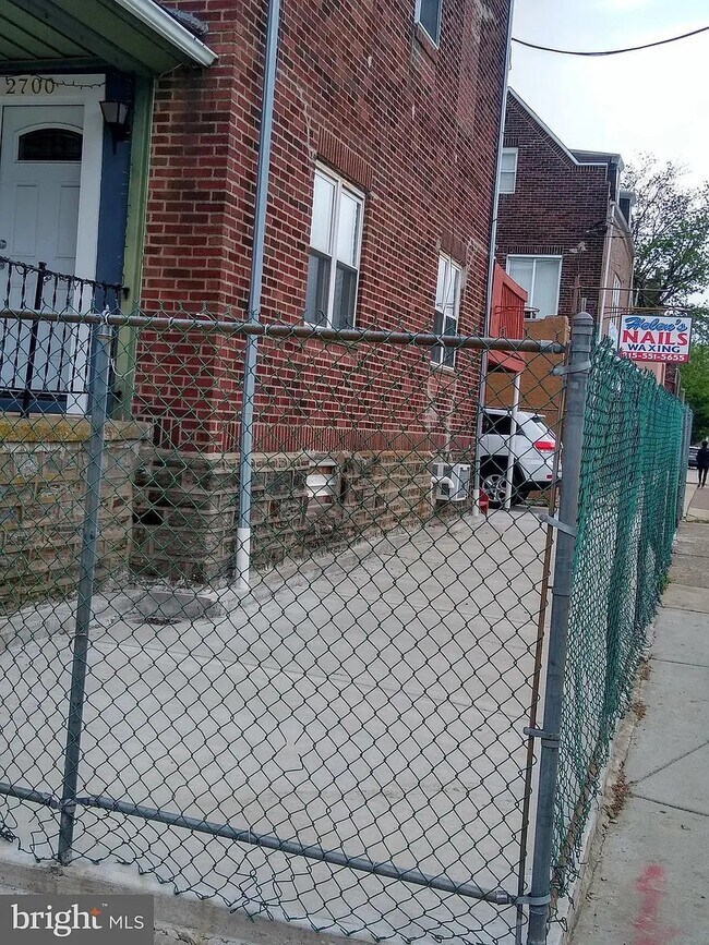 Building Photo - 2700 S 8th St