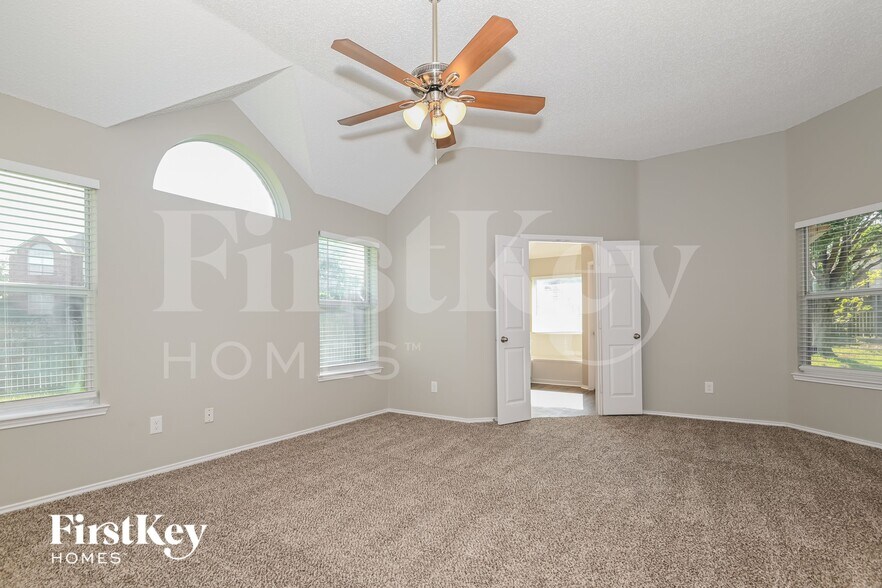 Building Photo - 925 Parkwood Trail